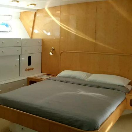 Your Own Private Yacht Sant Adria de Besos Exterior photo