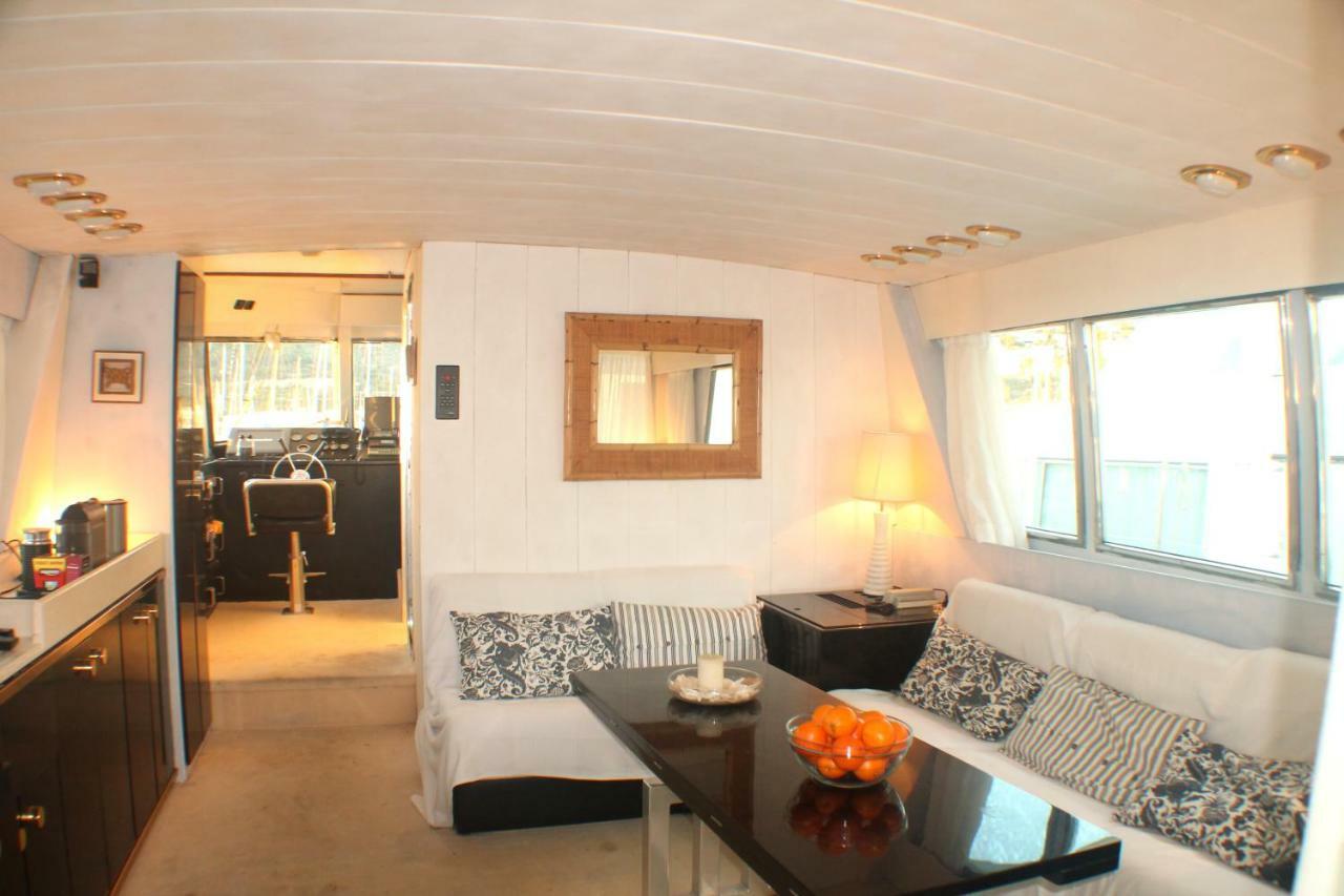 Your Own Private Yacht Sant Adria de Besos Exterior photo